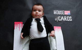 Illustration for article titled Super cute baby dressed up and posed as famous TV show characters